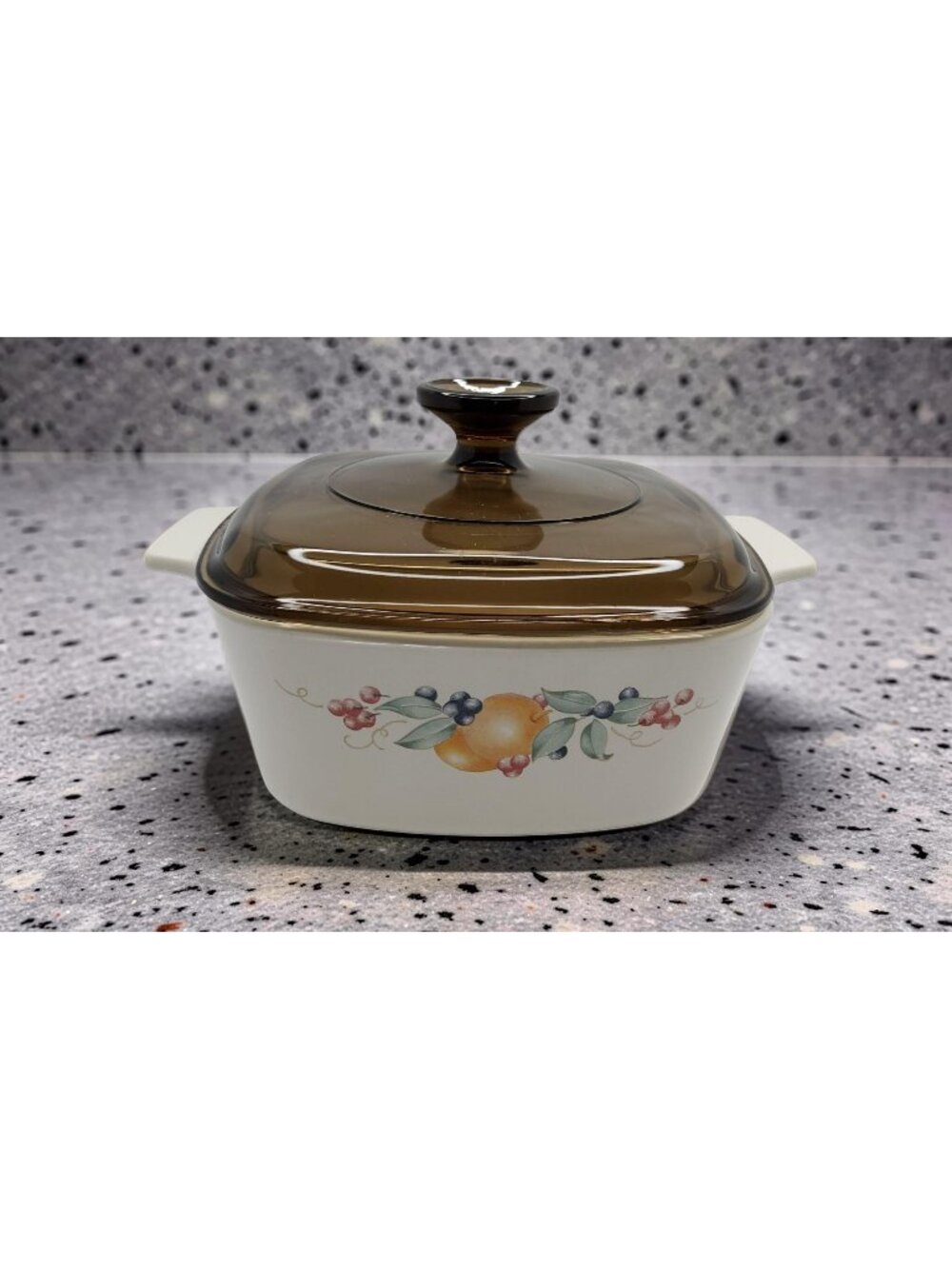 vintage corning wear abundance fruit  a-1 1/2 b 1.5 lt casserole dish.